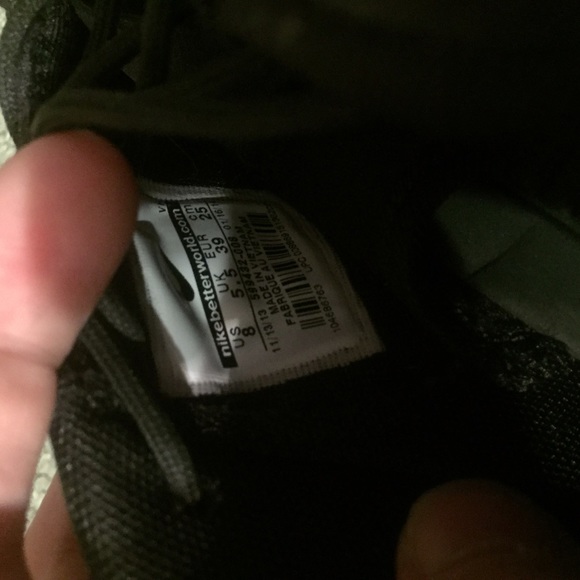 🚫SOLD🚫 Nike Roshe Run Shoes - Picture 4 of 4