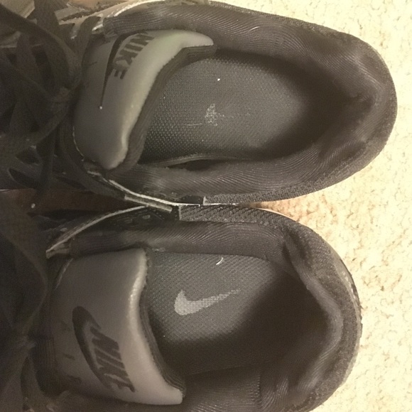 Black women's Nike AirMax size 8 - Picture 2 of 4