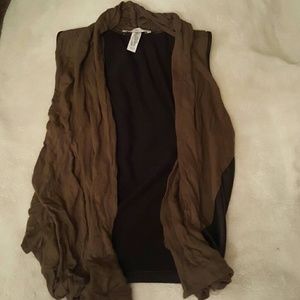 Cute vest like green and leather top