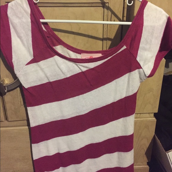 Scoop neck rose & white tee