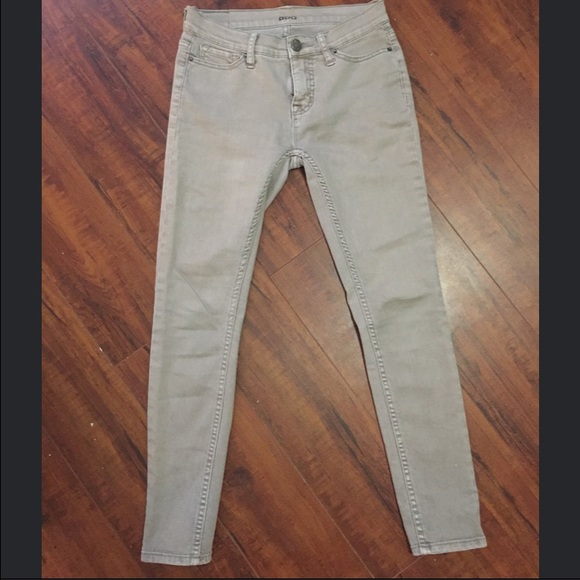 BDG (Urban Outfitters) gray midrise jeans size 24