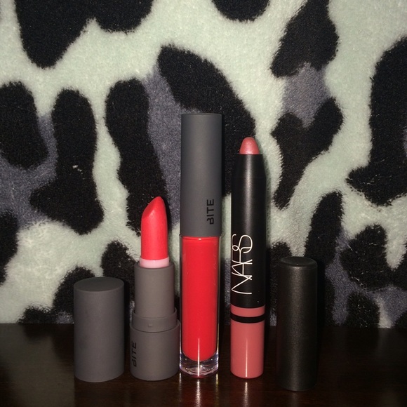 Deluxe sample beauty bundle