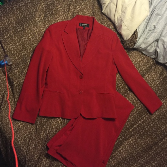 Larry Levine Red Ladies' pant suit (size 16)
