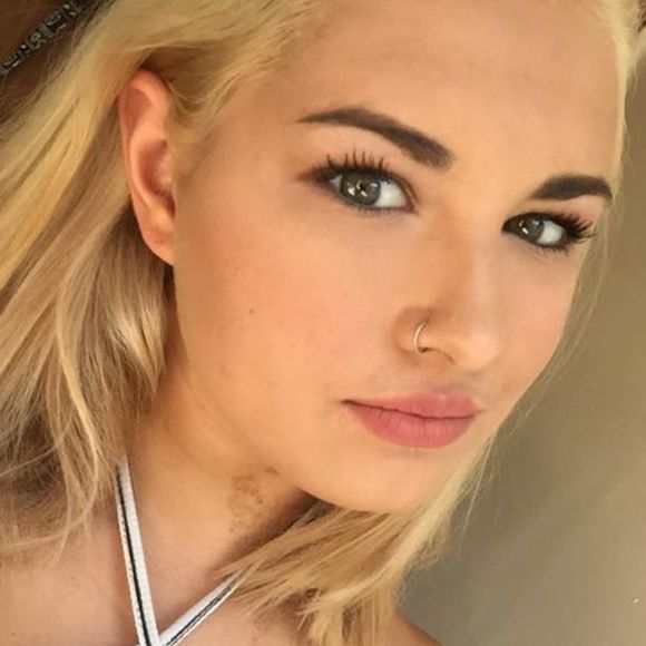 Meet your Posher, Roxana