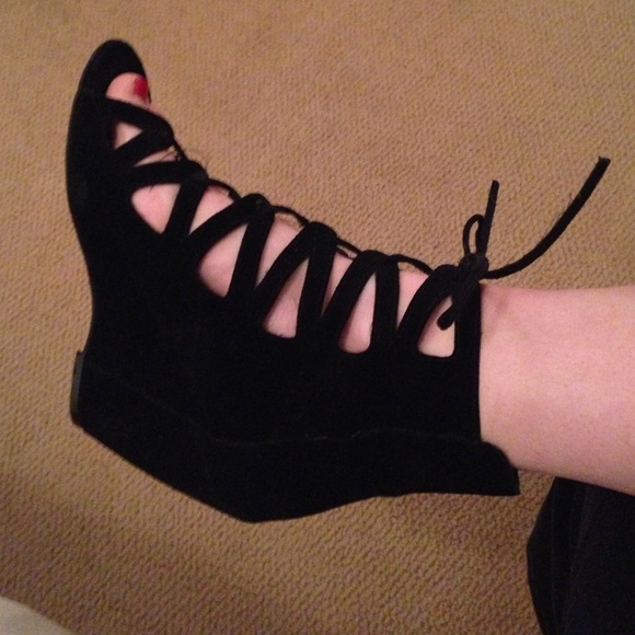 Strappy black wedges!