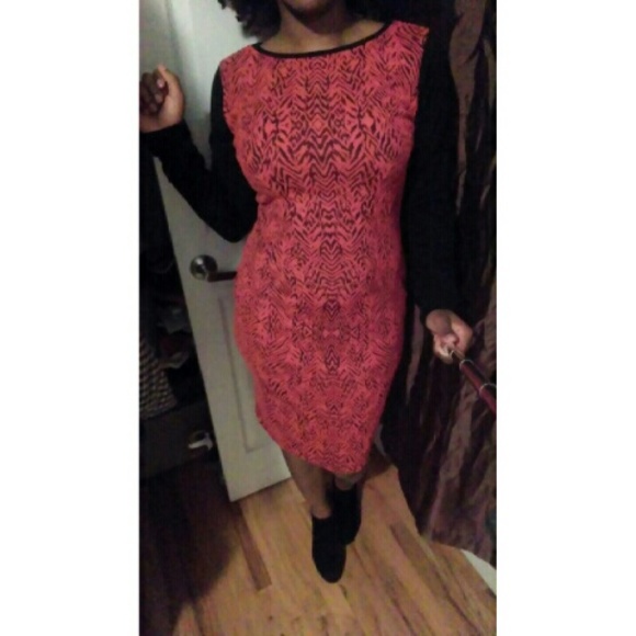 Brand new below the knew form fitting dress!!