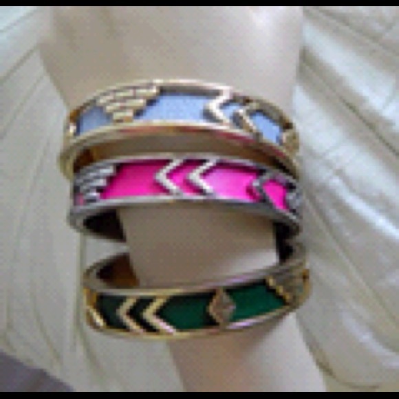 house of Harlow 1960 green leather Aztec bangle