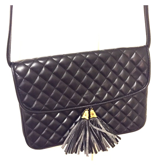 Quilted purse with tassel