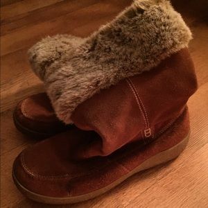 Fuzzy cognac brown boots