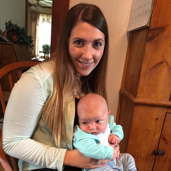 Meet your Posher, Alyssa - Picture 1 of 1