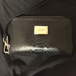 Michael Kors iPhone 4 Wristlet