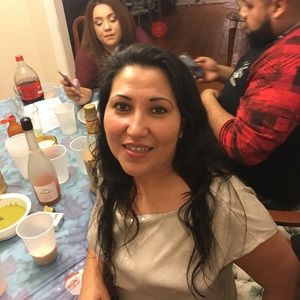 Meet your Posher, Zoila