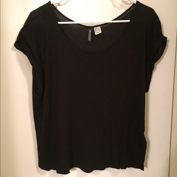 H&M Tops - Black flowy tee