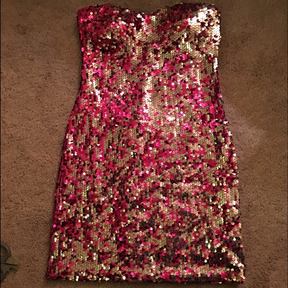 Love Reign strapless sequin dress! Size small.