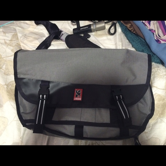 Chrome mini metro messenger bag
