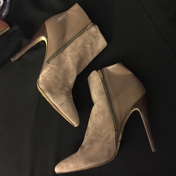 BCBG Paris Size 11 Tan suede/leather ankle boots