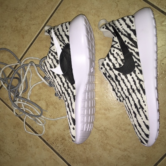 Yeezy 350 Inspired by Nike from AMAC Customs - Picture 3 of 4