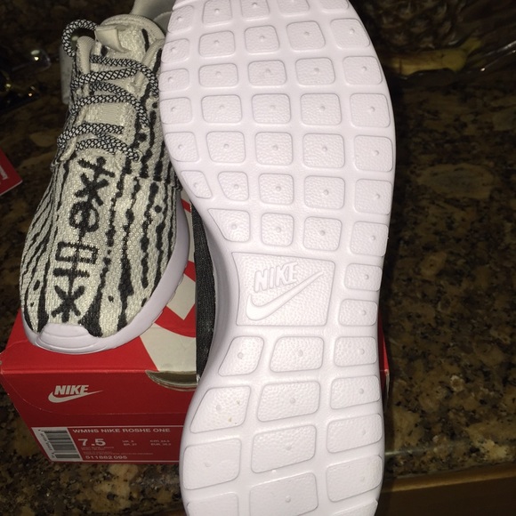 Yeezy 350 Inspired by Nike from AMAC Customs - Picture 4 of 4