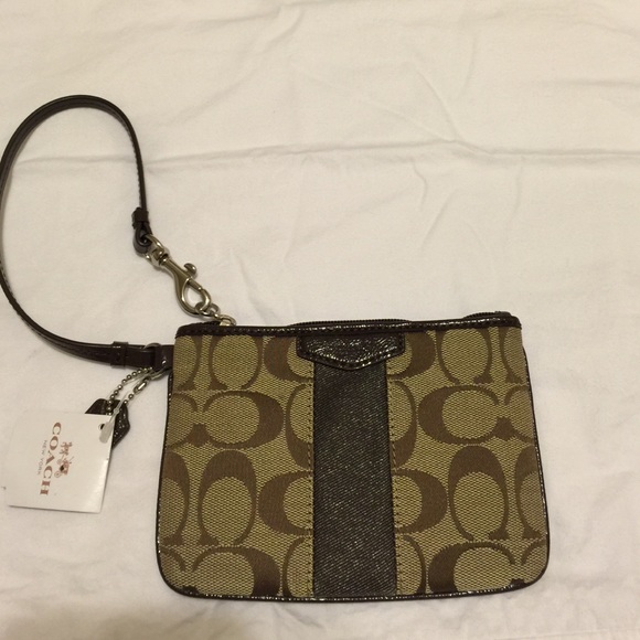 NWT* small coach wristlet never used!