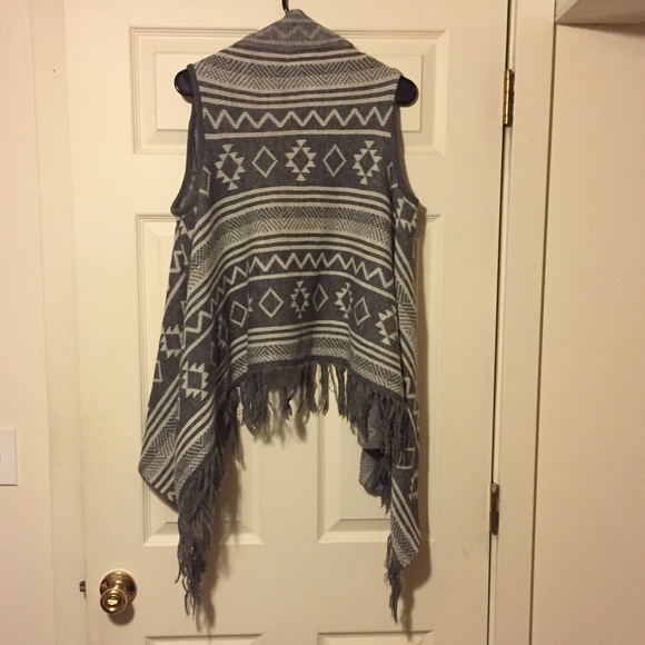 Gray Aztec vest - Picture 3 of 3
