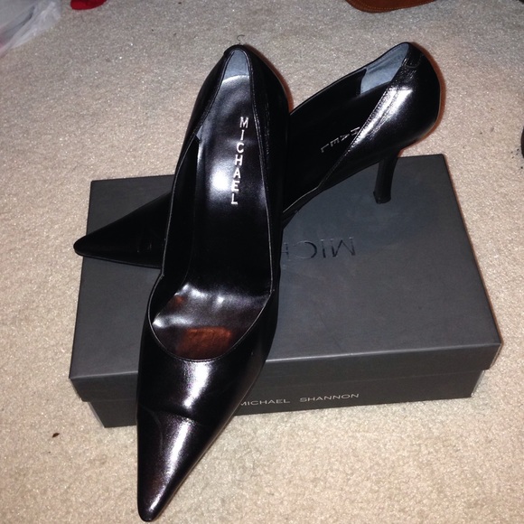 Stylish Black Pumps!