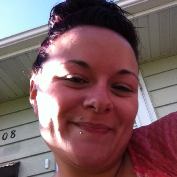 Meet your Posher, Jennifer - Picture 1 of 1