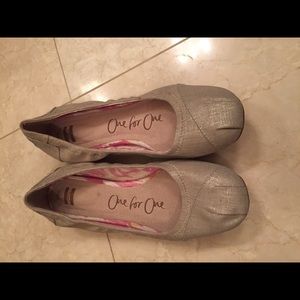 TOMS Women's Ballet Flats