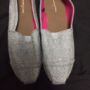Gray Faded Glory flats -- NWOT