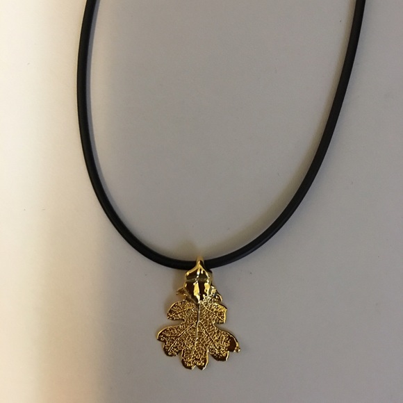 NWOT 24k real leaf pendant