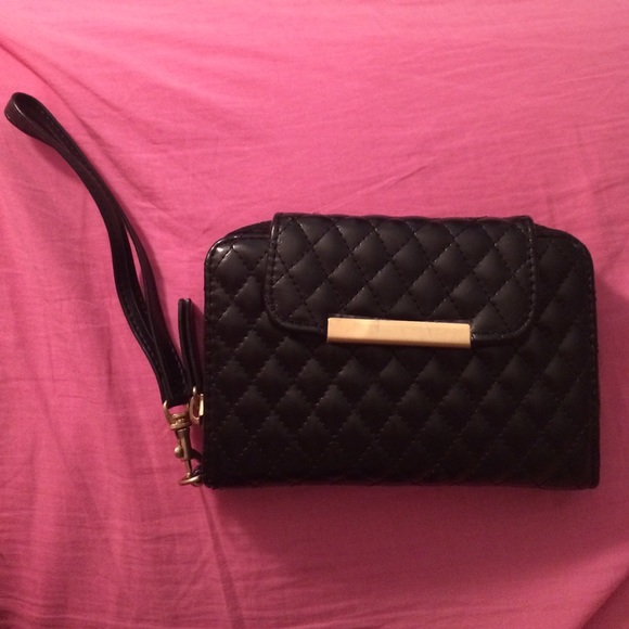 black wristlet