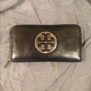 Tory Burch Glossed Leather Wallet Organizer -Black