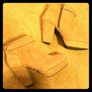 Gianni bini tan suede booties