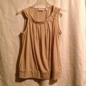Sleeveless shirt