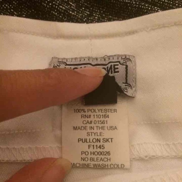 White pencil Skirt.🚫🚫Sold on Ⓜ️ - Picture 2 of 3