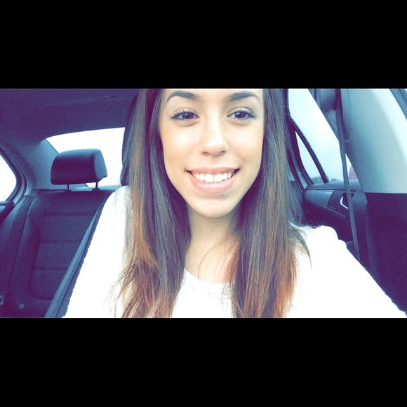 Meet your Posher, Alyssa - Picture 1 of 1