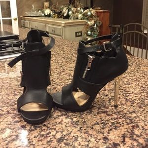 Super cute Black heels! Forever 21 size 5.5
