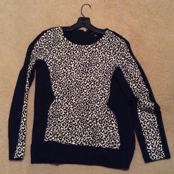 💝 Ann Taylor Animal Print Sweater - Picture 2 of 4