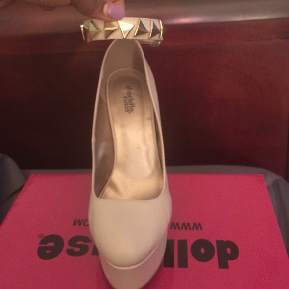 Heels - Picture 2 of 4