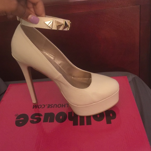 Heels - Picture 3 of 4
