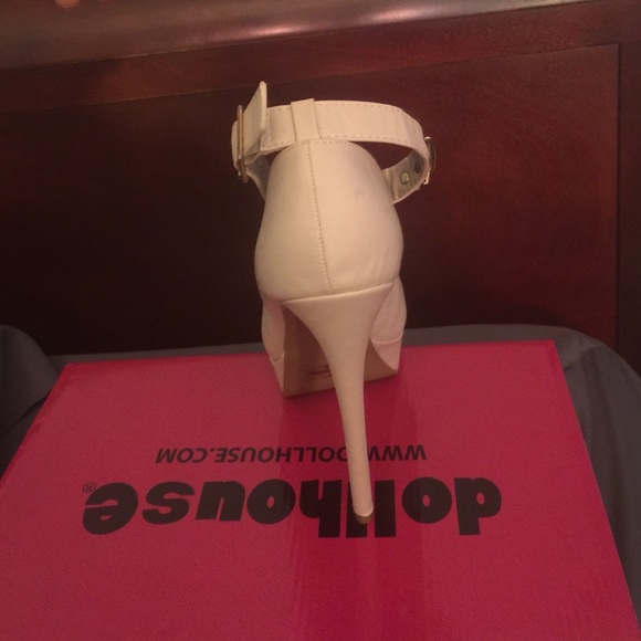 Heels - Picture 4 of 4