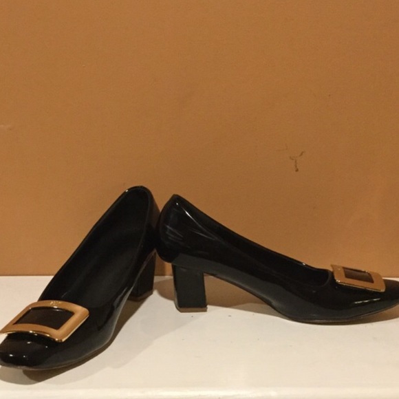 Roger Vivier Patent Buckled Middle heel