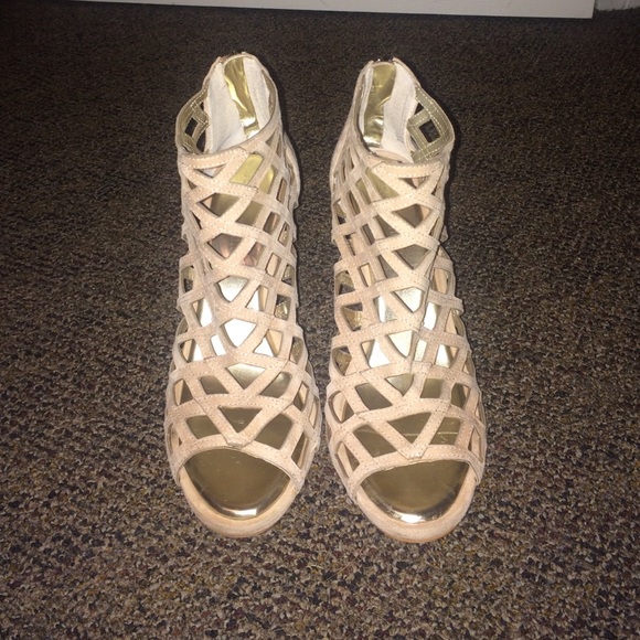 NEVER WORN ARTURO CHIANG 3 INCH HEELS SIZE 10