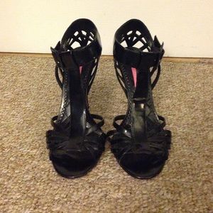 Betsey Johnson Patent Black Pumps 🎀👠