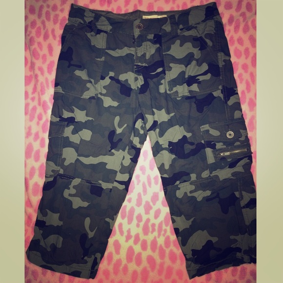 NoBo Gray Camo Cargo Capris NWOT juniors