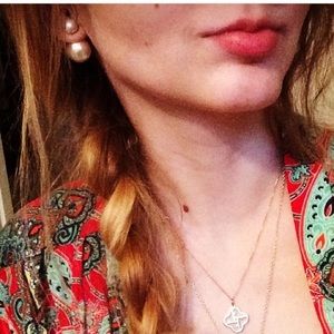 BOUTIQUE DOUBLE PEARL STUDS