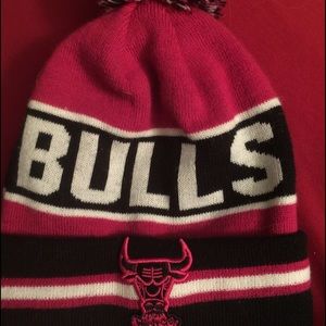 New era breast cancer edition bulls Pom beanie