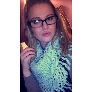 Meet your Posher, Kayla