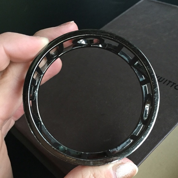 Sold! LOUIS VUITTON Swarovski Crystal Bracelet - Picture 4 of 4