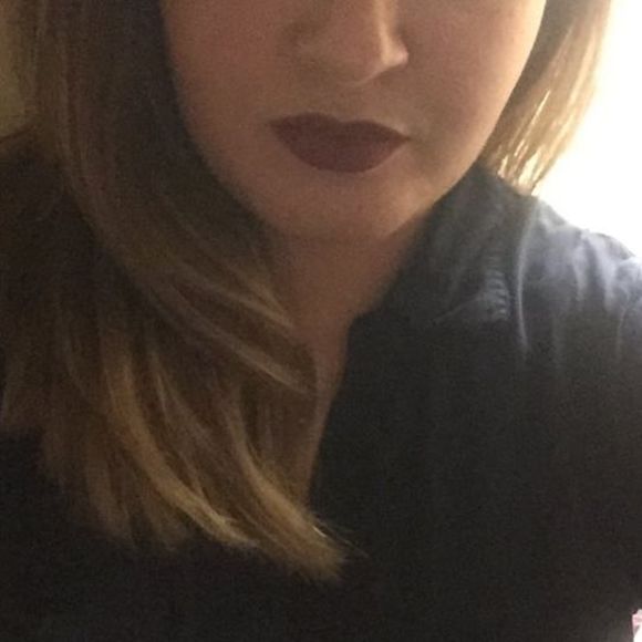 Meet your Posher, Nicole - Picture 1 of 1