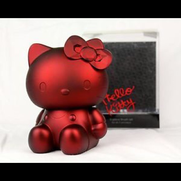 ISO LOOKING FOR HELLO KITTY RUBY NOIR BRUSH SET - Picture 2 of 3